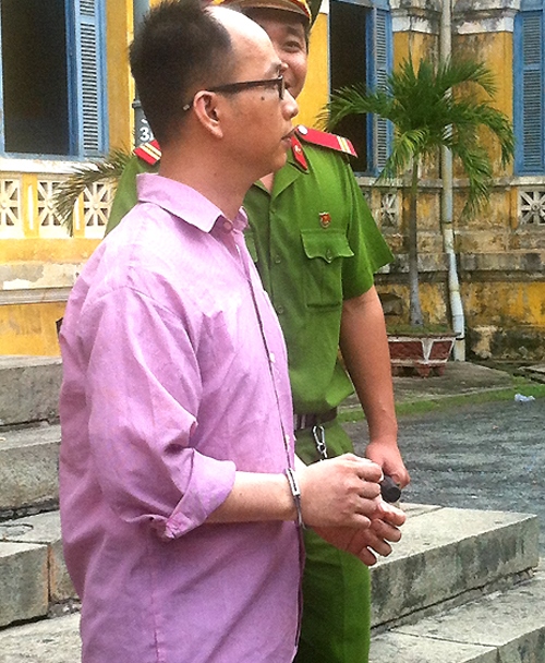 Cán bộ ngân hàng trộm 20 tỷ đồng chơi cá độ