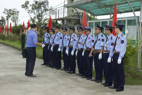 Tuyển bảo vệ lương cao đi làm ngay chỉ cần cmt tại gia lâm hà nội - bảo vệ phương đông