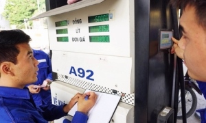 Giá xăng giảm tiếp gần 800 đồng